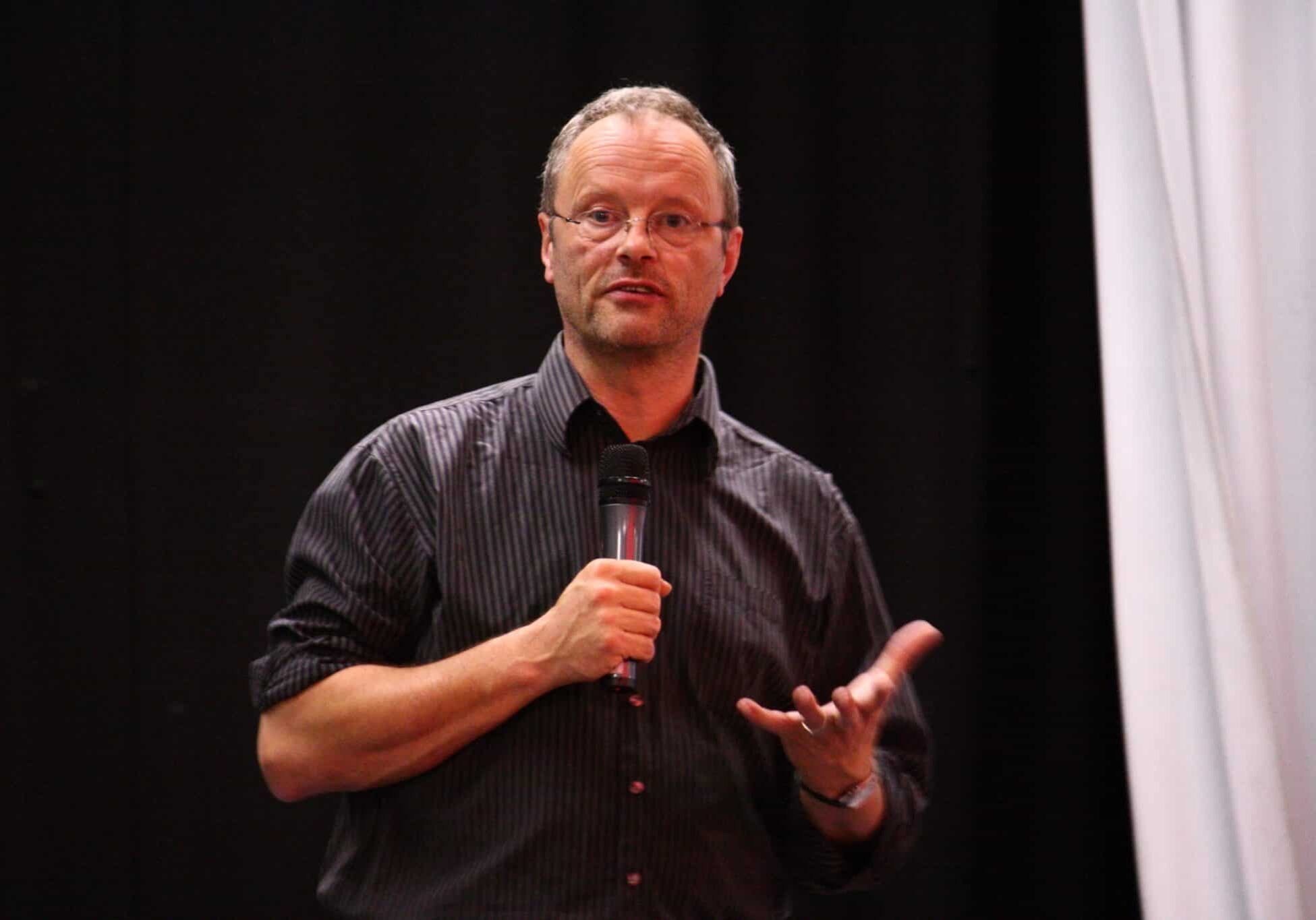 Robert Llewellyn at 31st Ewing Event